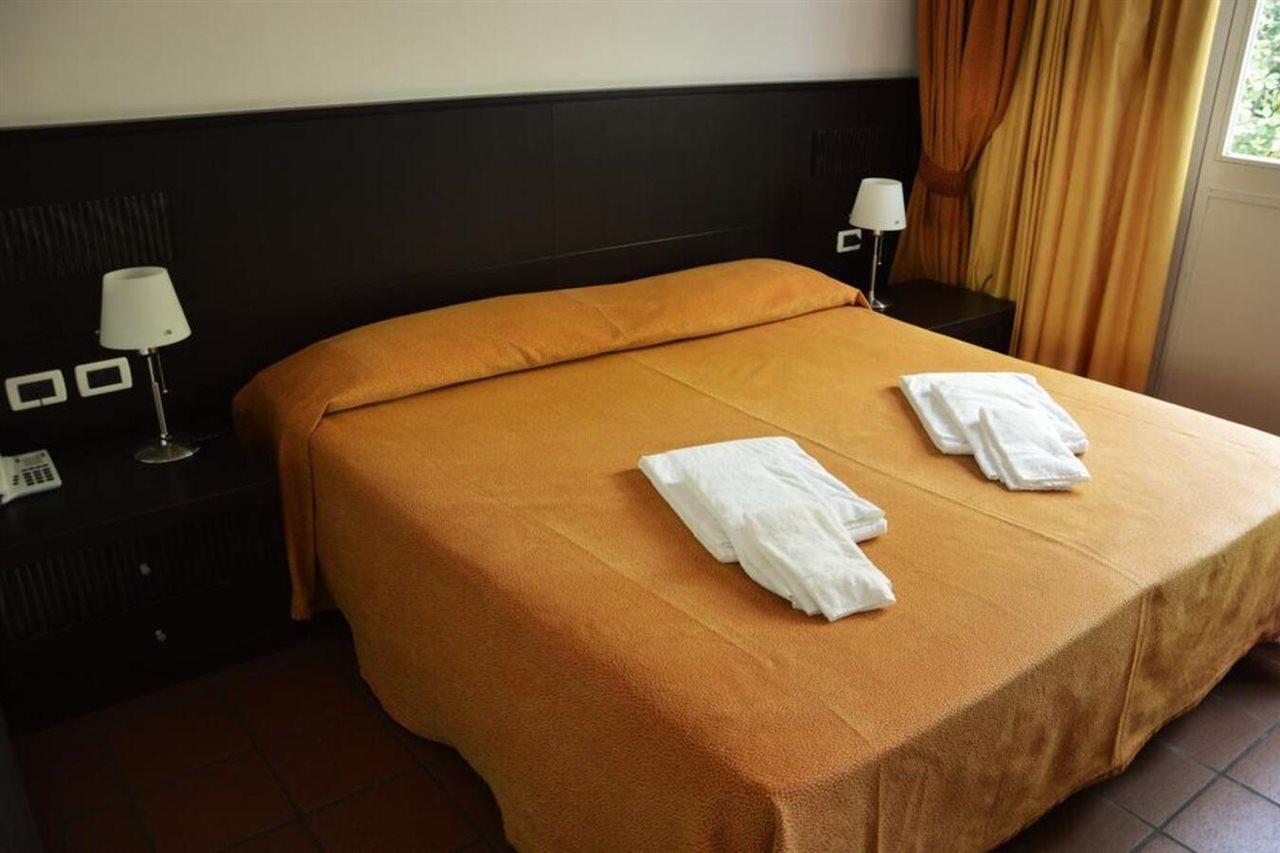 Beach Hotel Eurovil Predore Ngoại thất bức ảnh