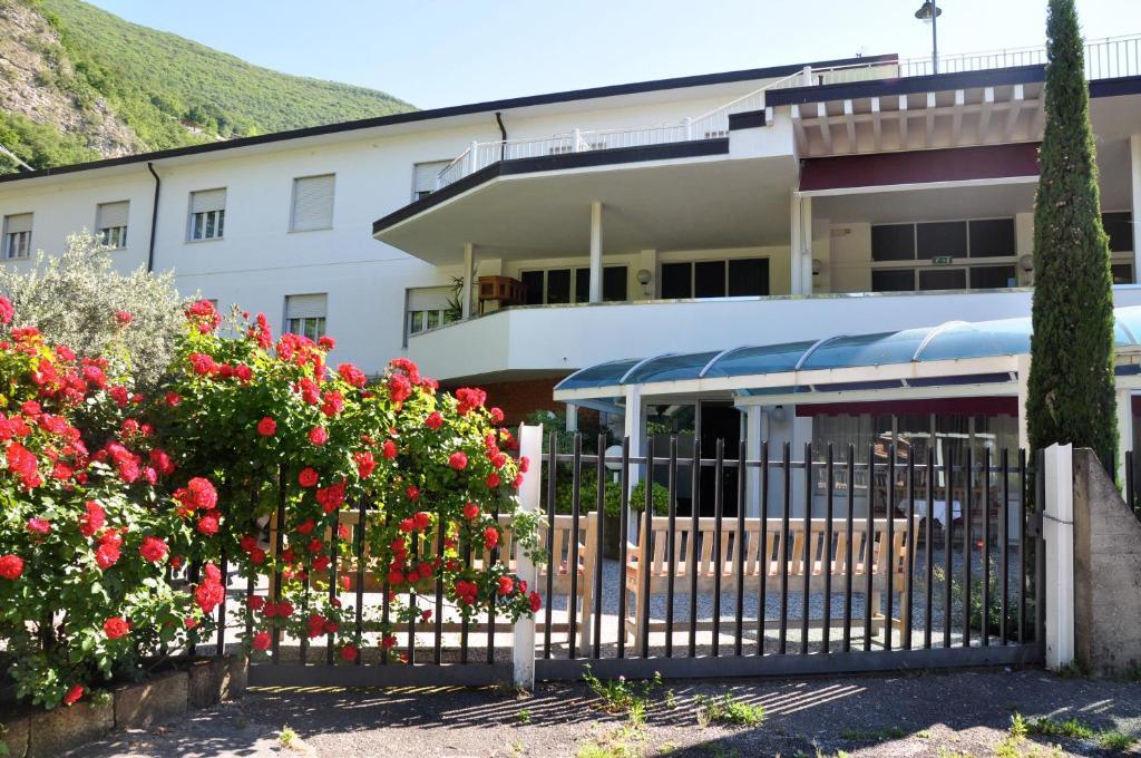 Beach Hotel Eurovil Predore Ngoại thất bức ảnh
