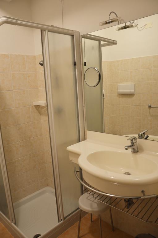 Beach Hotel Eurovil Predore Ngoại thất bức ảnh