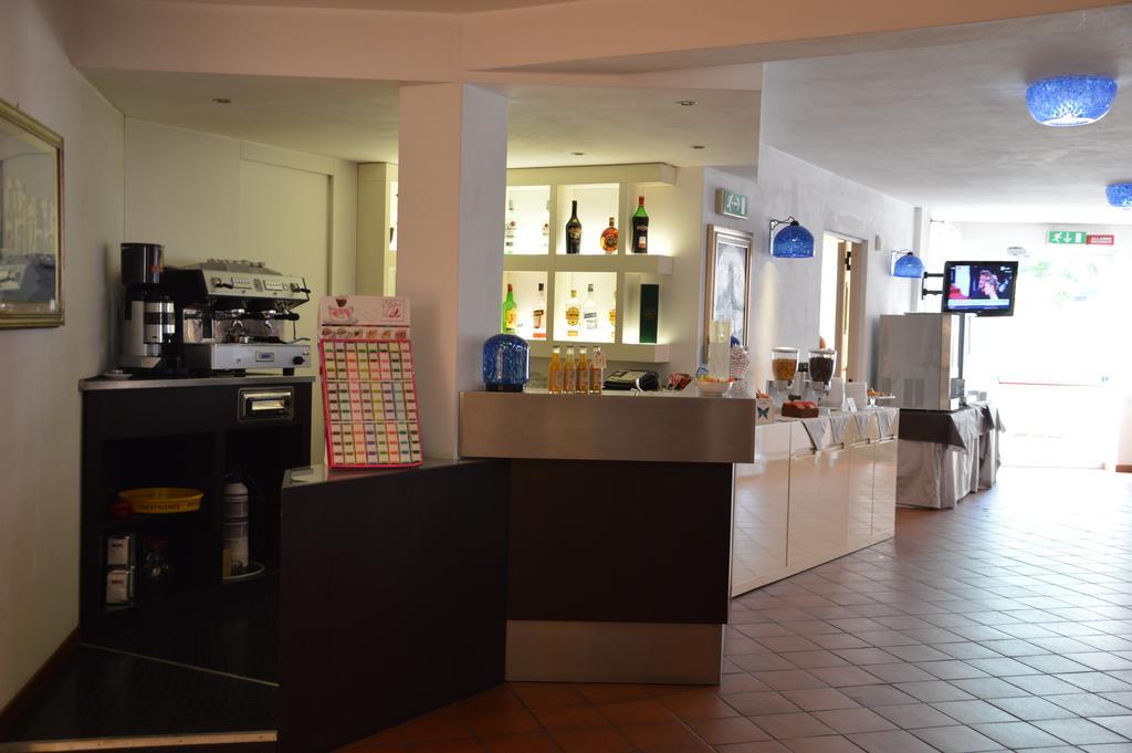 Beach Hotel Eurovil Predore Ngoại thất bức ảnh