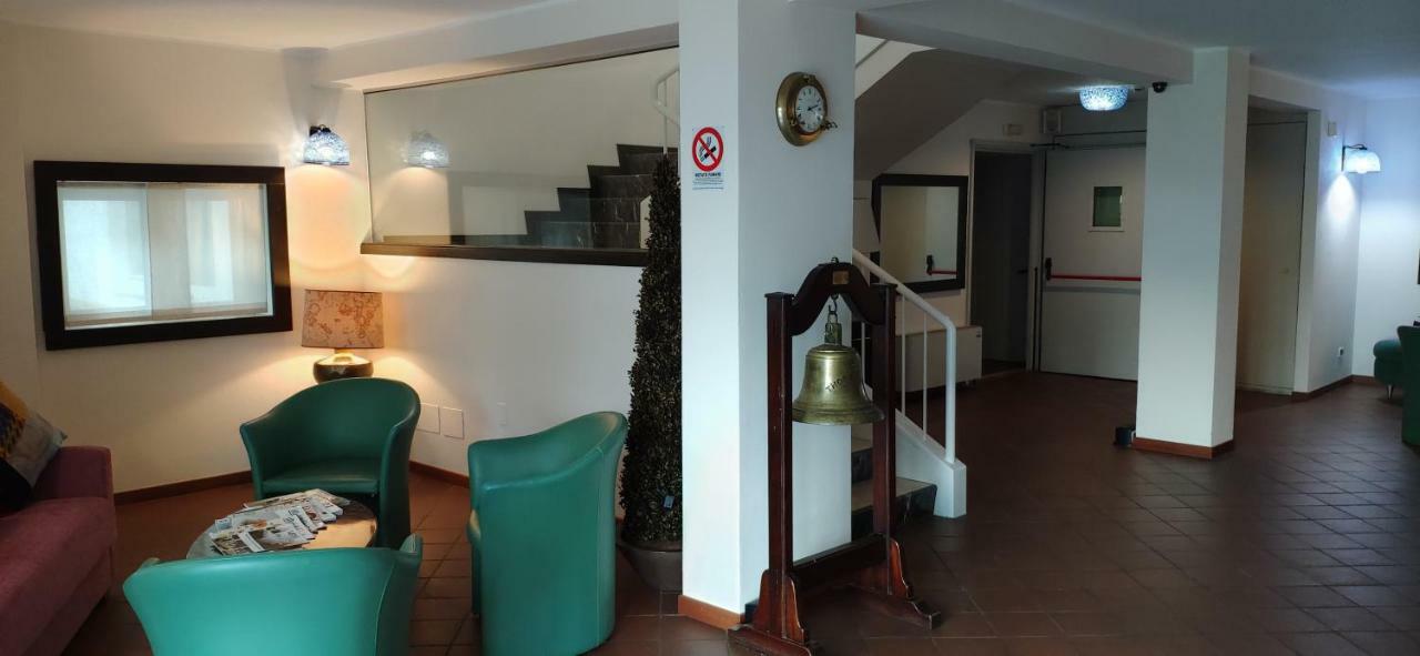 Beach Hotel Eurovil Predore Ngoại thất bức ảnh