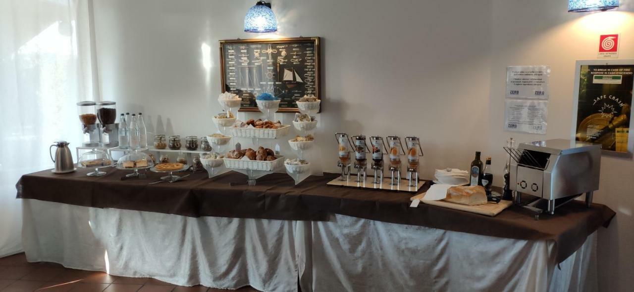 Beach Hotel Eurovil Predore Ngoại thất bức ảnh