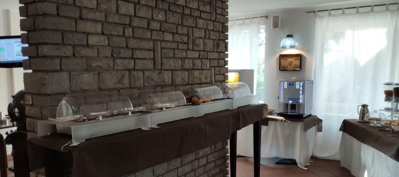 Beach Hotel Eurovil Predore Ngoại thất bức ảnh